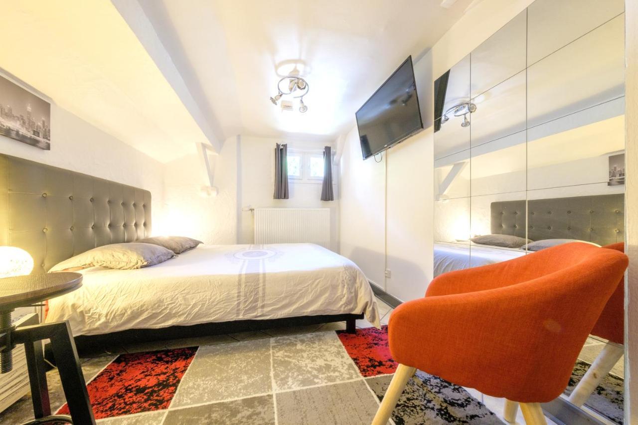 La Tarine: Cozy With Ac, Netflix & Parking Apartment