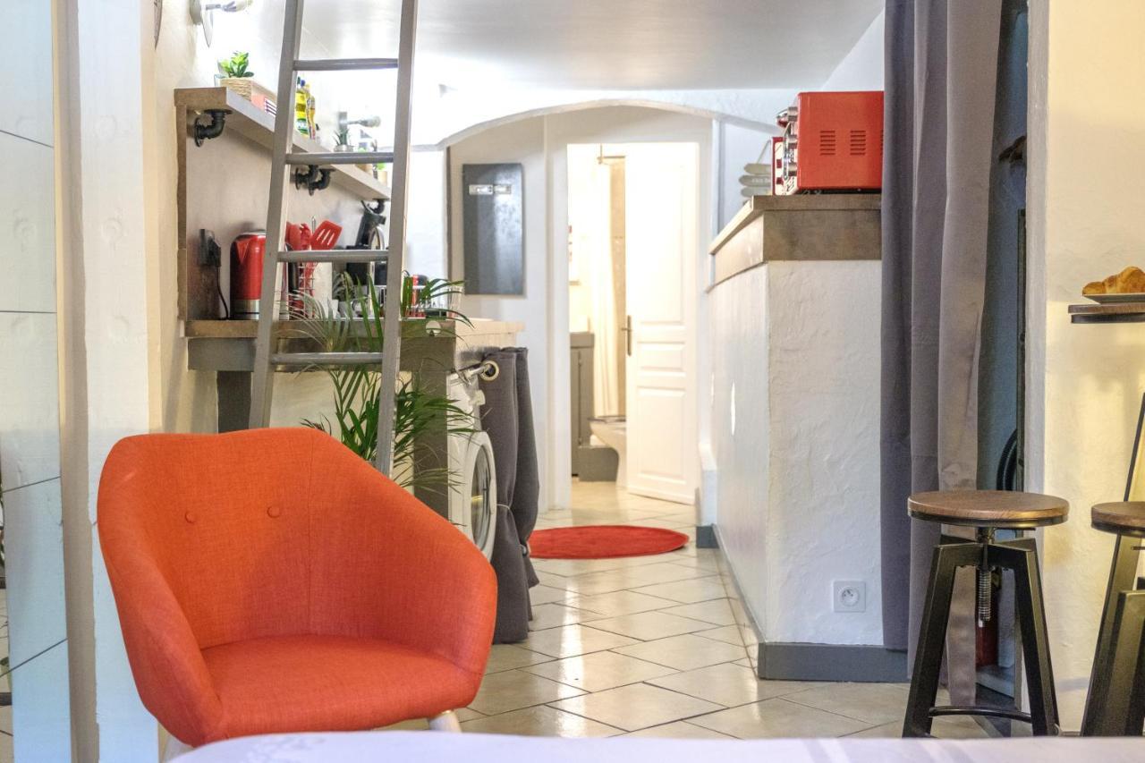 La Tarine: Cozy With Ac, Netflix & Parking Apartment *