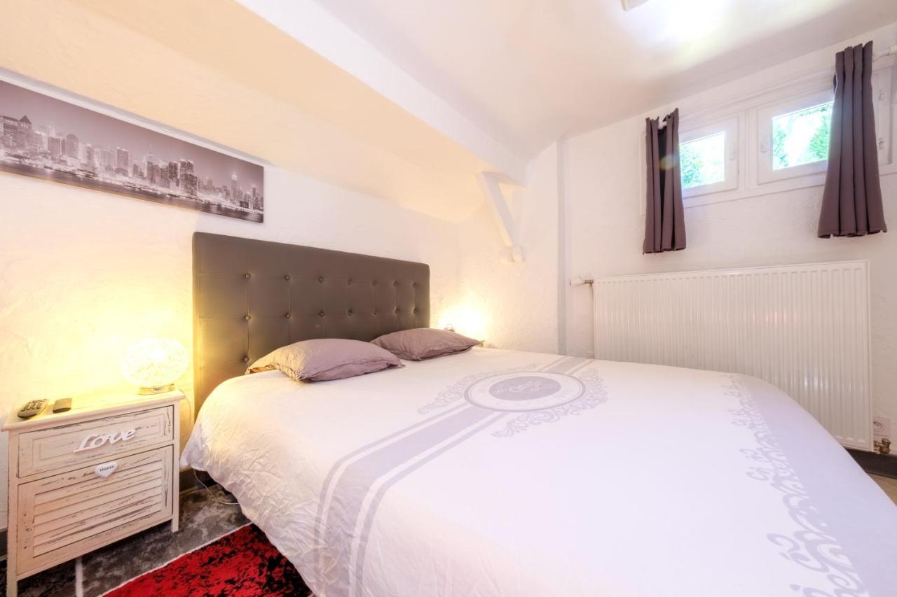 La Tarine: Cozy With Ac, Netflix & Parking Apartment