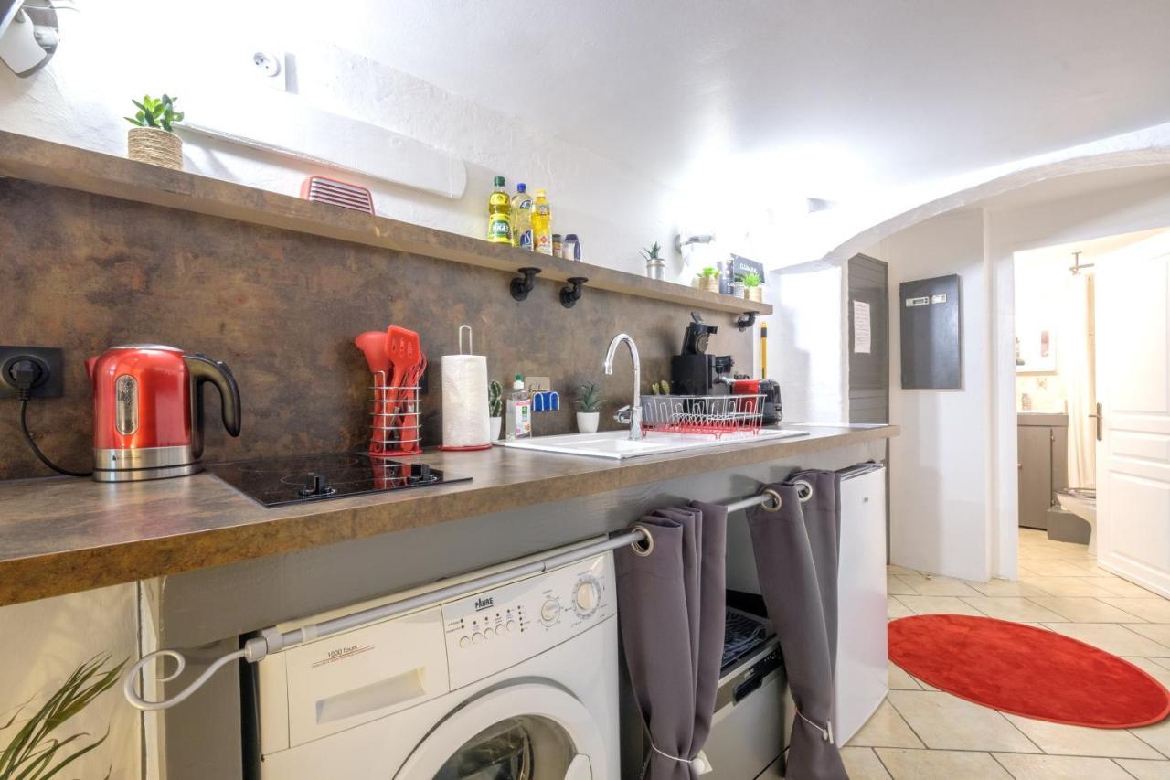 La Tarine: Cozy With Ac, Netflix & Parking Apartment
