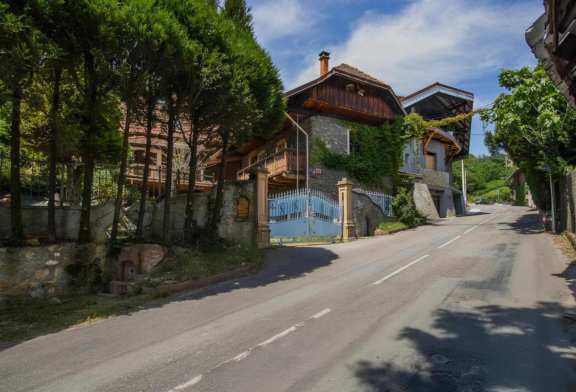Studio, Lit Queen Size, Netflix Et Wifi, Parking, Hypercentre A 400m, Lave Vaisselle, Arrivee Tardive Possible Avec Boite A Cles Appartement Albertville